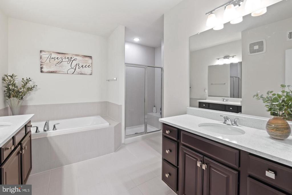 1102 RIBBON LIMESTONE TERRACE SE