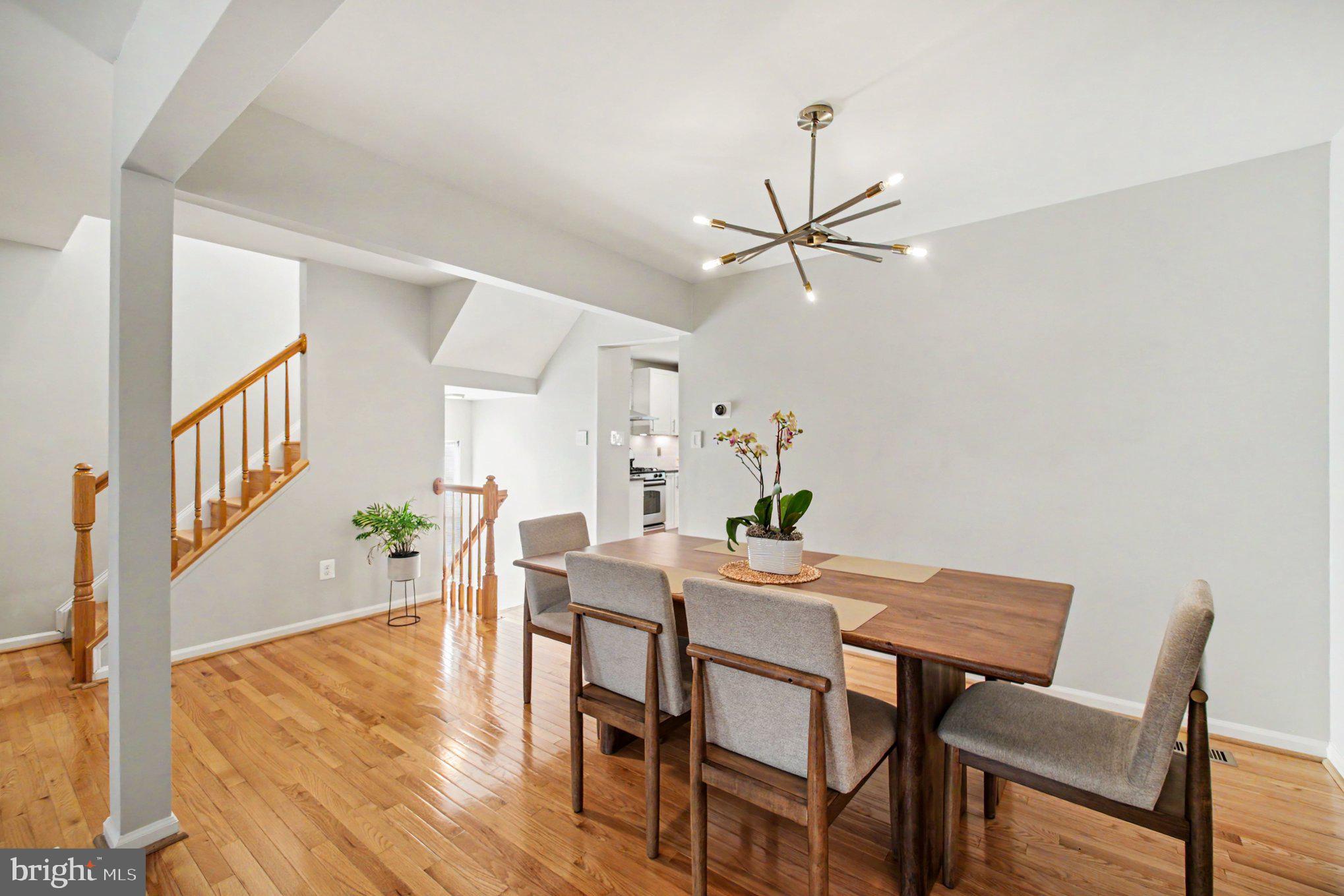721 VANDERBILT TERRACE SE