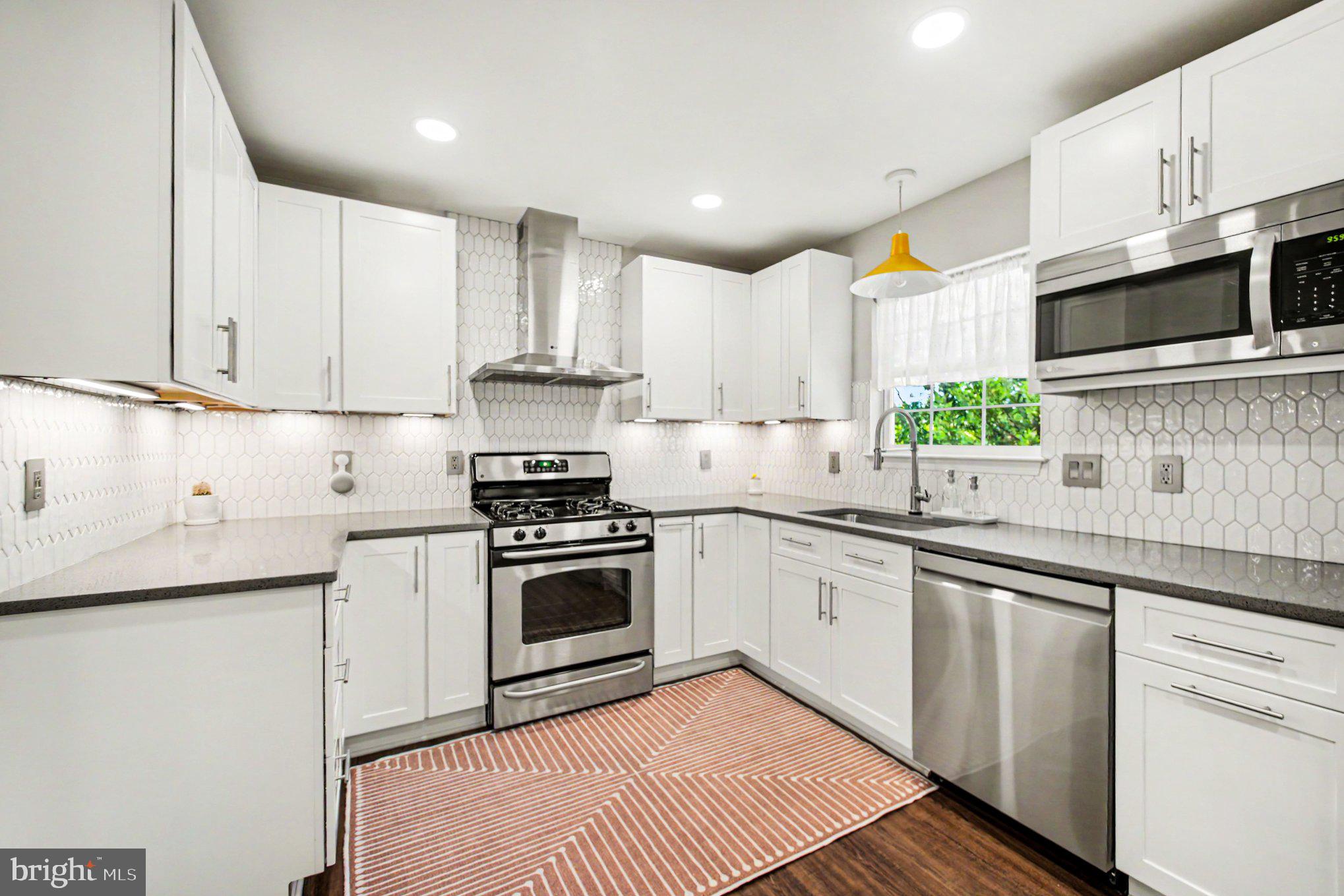 721 VANDERBILT TERRACE SE