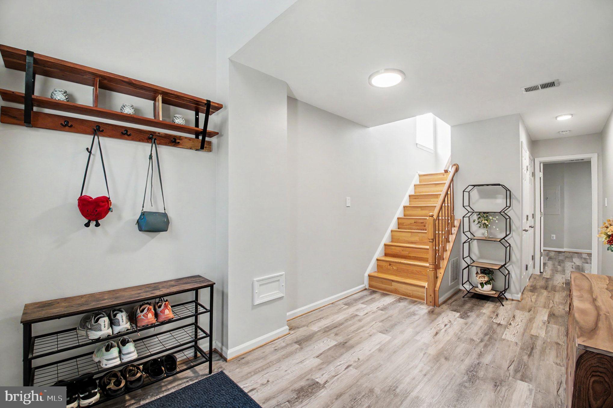 721 VANDERBILT TERRACE SE