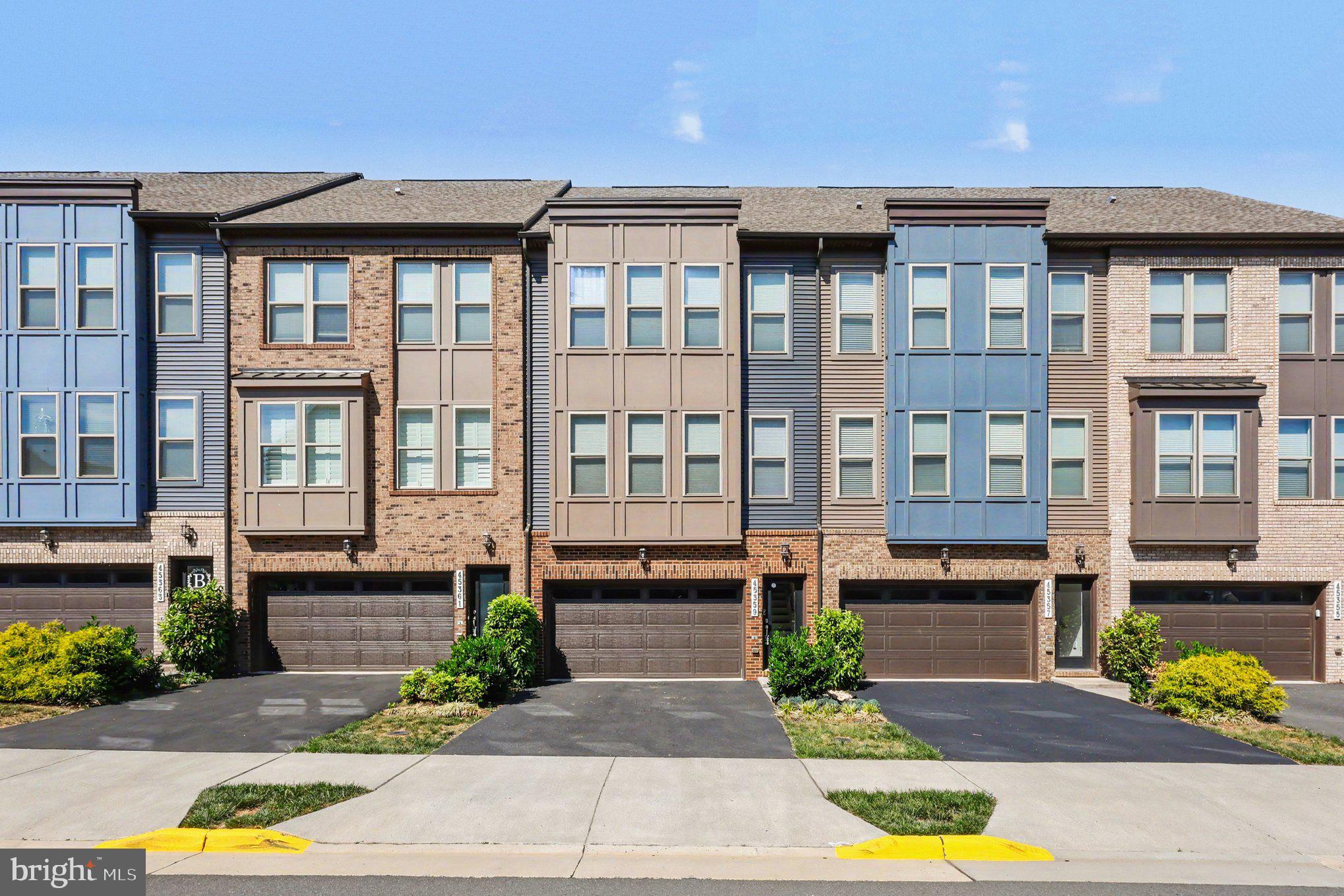 45359 DAVENO SQUARE