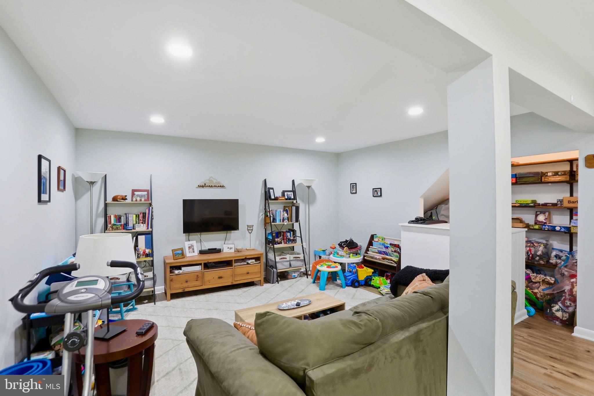 114 GOVERNORS DRIVE SW
