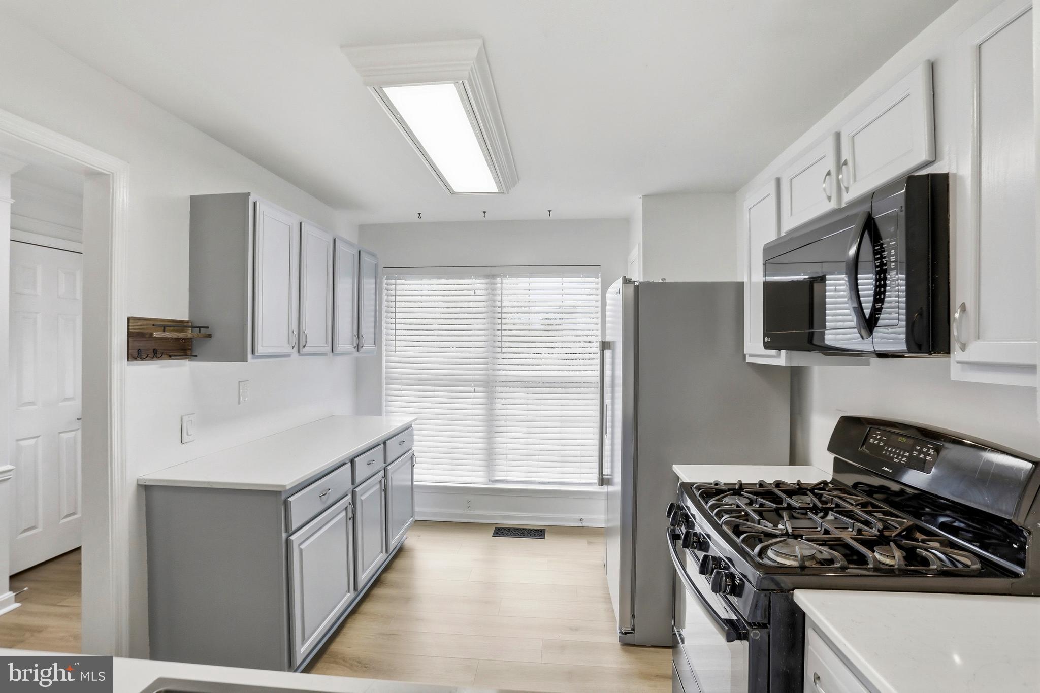 346 STABLE VIEW TERRACE NE