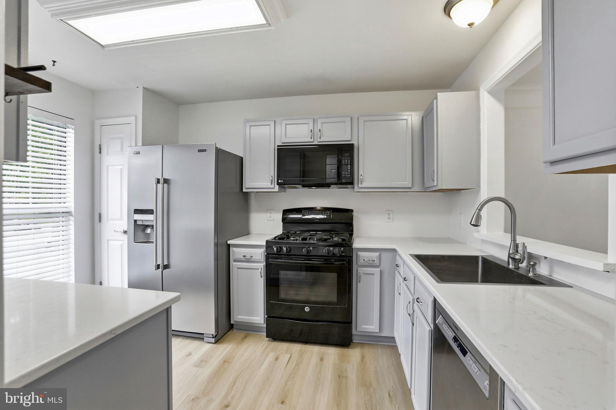346 STABLE VIEW TERRACE NE