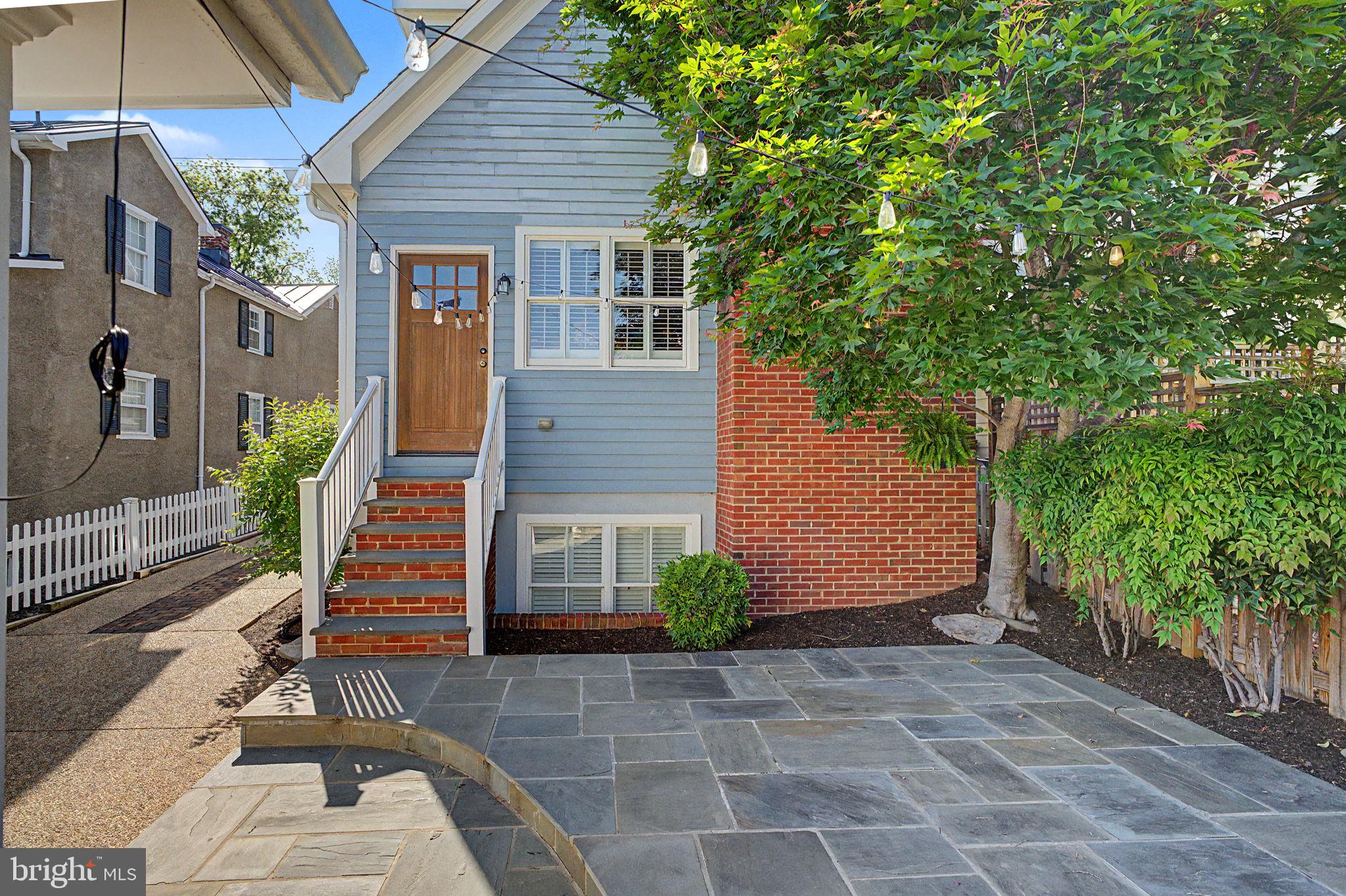 4 AYR STREET SW