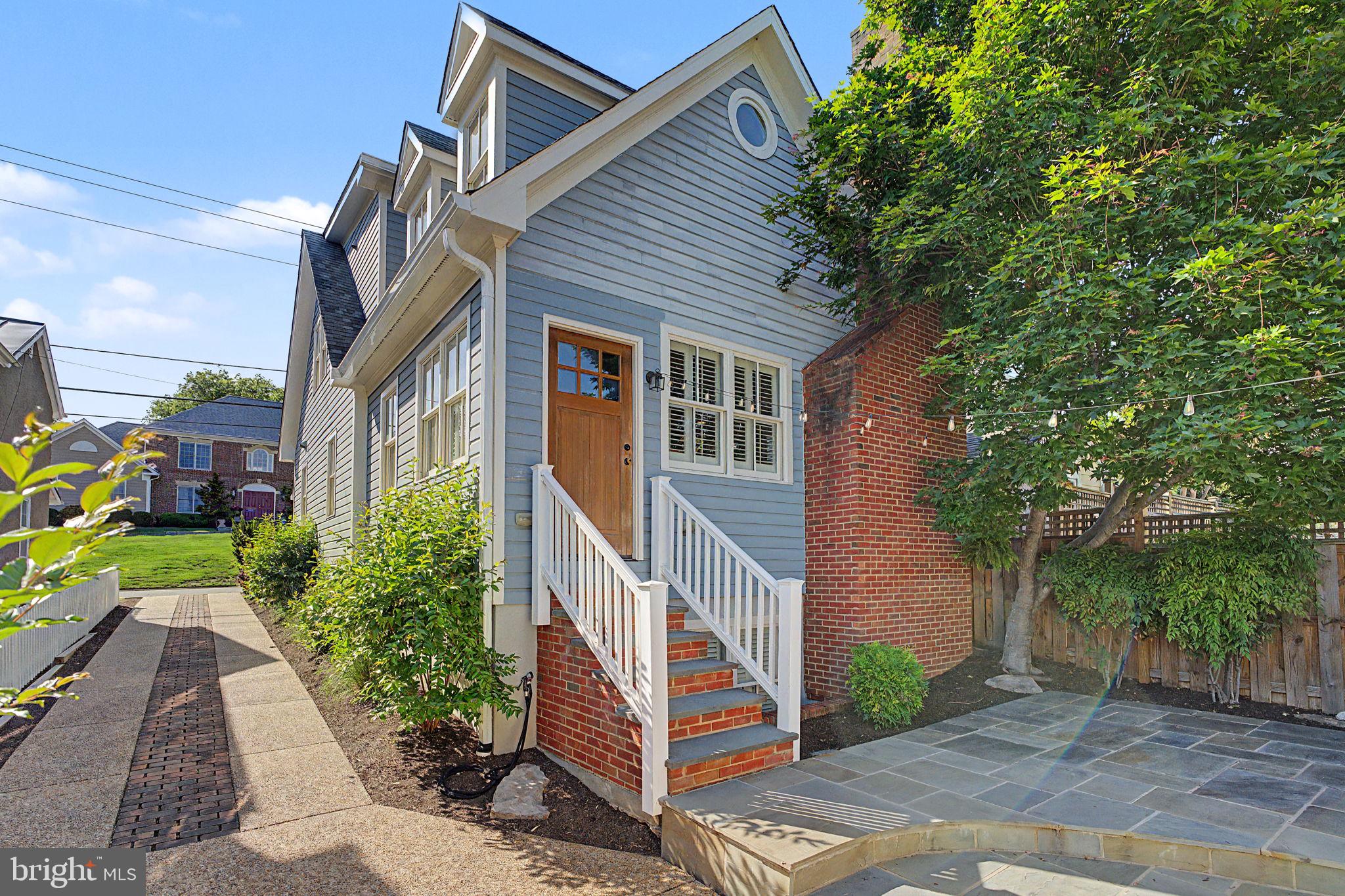 4 AYR STREET SW