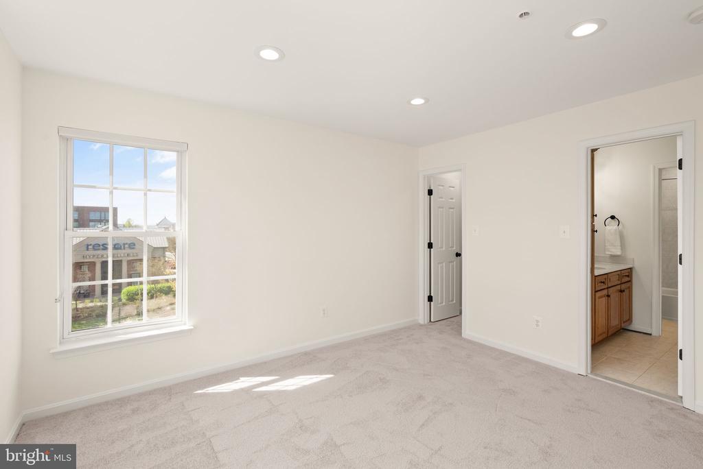 42465 REGAL WOOD DRIVE