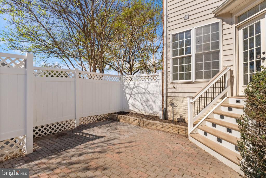 42465 REGAL WOOD DRIVE
