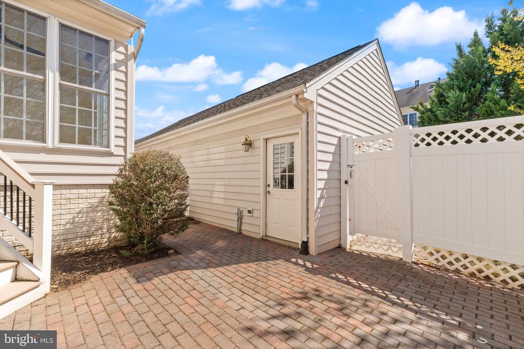 42465 REGAL WOOD DRIVE
