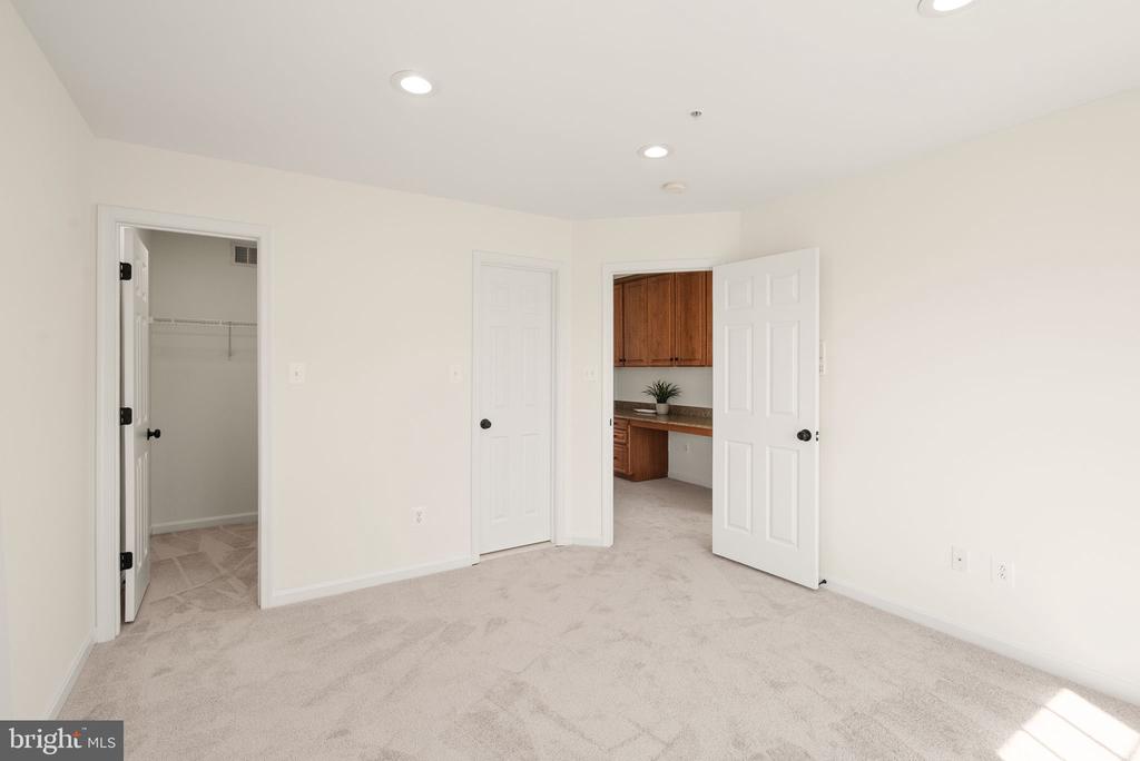 42465 REGAL WOOD DRIVE