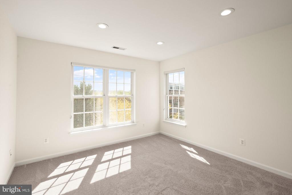 42465 REGAL WOOD DRIVE