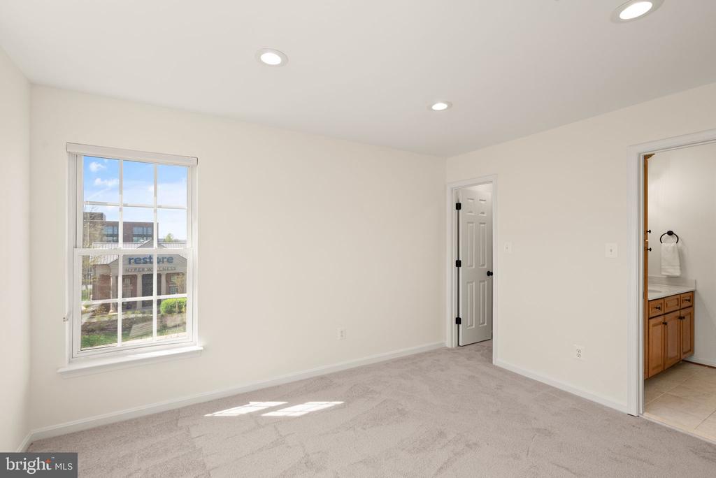 42465 REGAL WOOD DRIVE