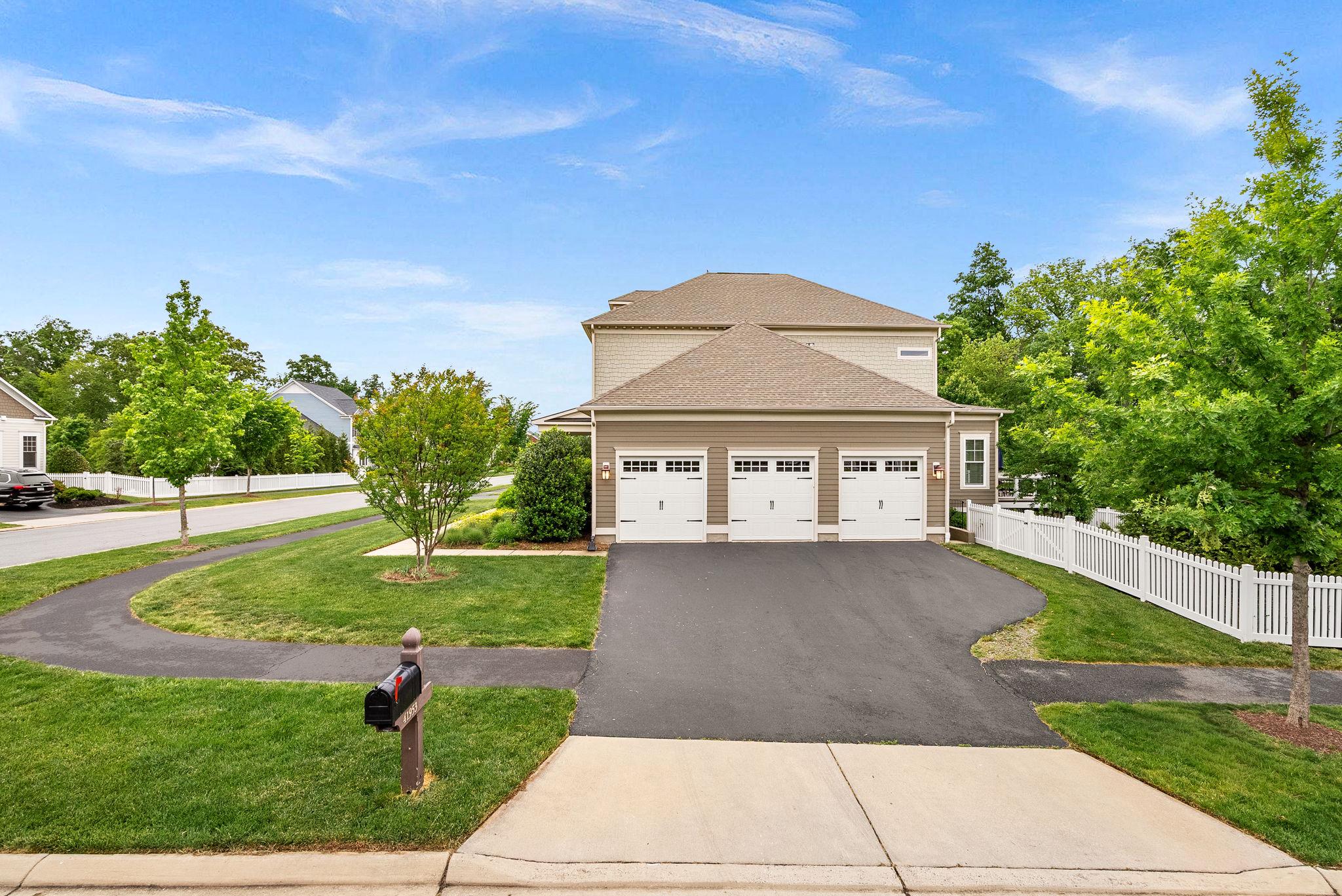 41953 PADDOCK GATE PLACE