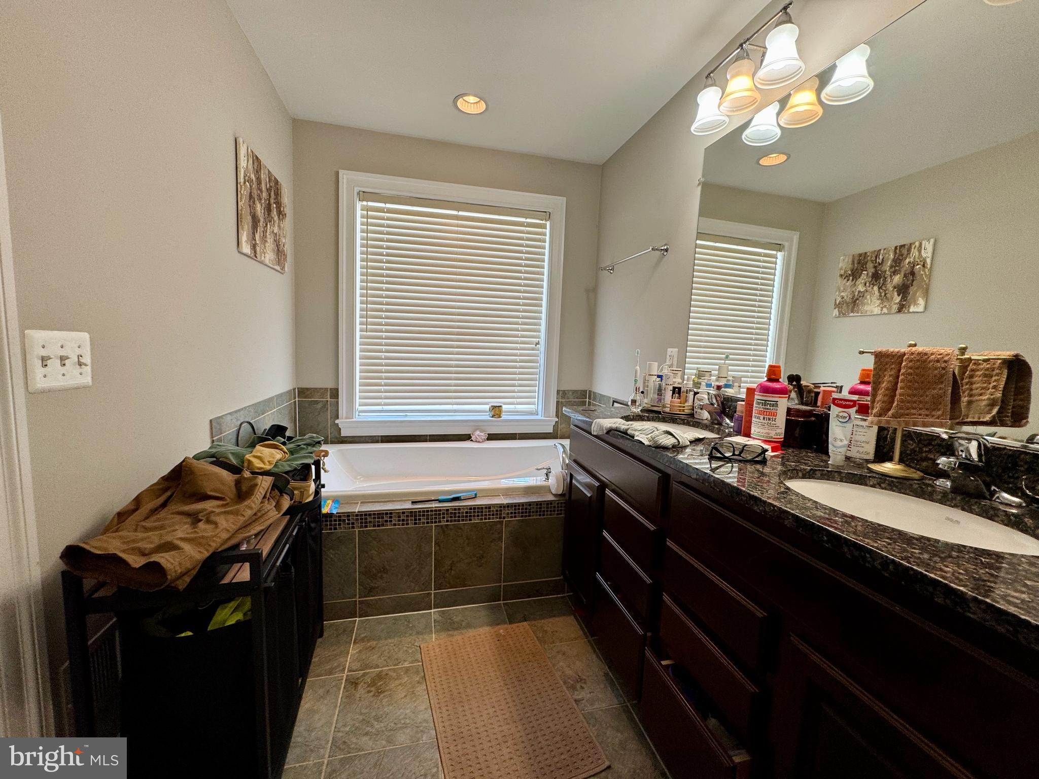 458 GLADE FERN TERRACE SE