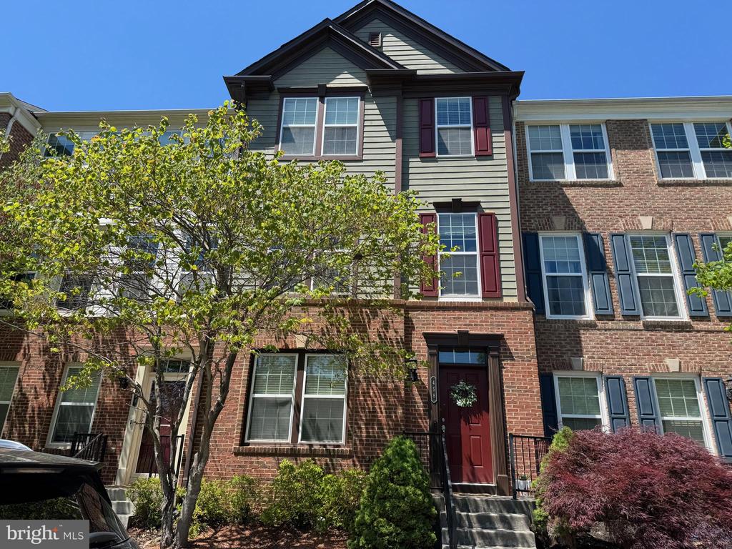 458 GLADE FERN TERRACE SE