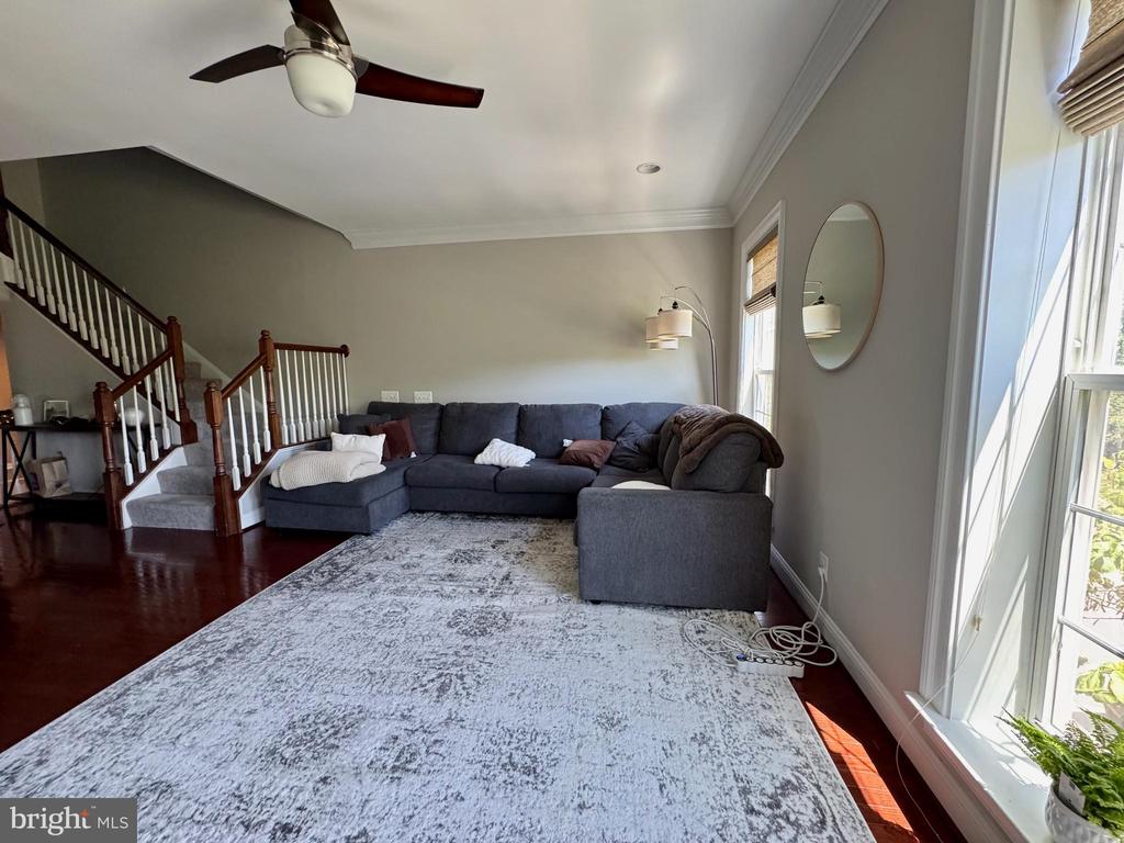 458 GLADE FERN TERRACE SE