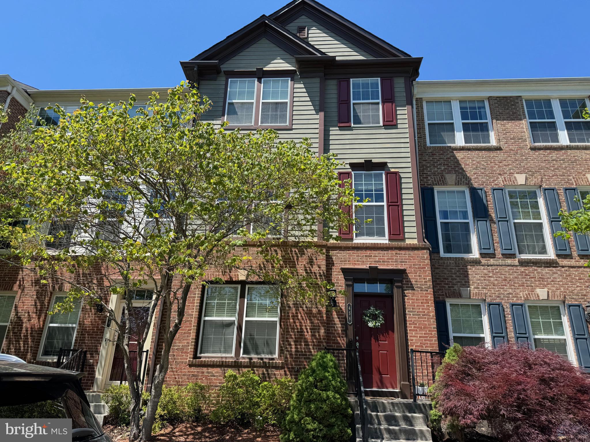 458 GLADE FERN TERRACE SE