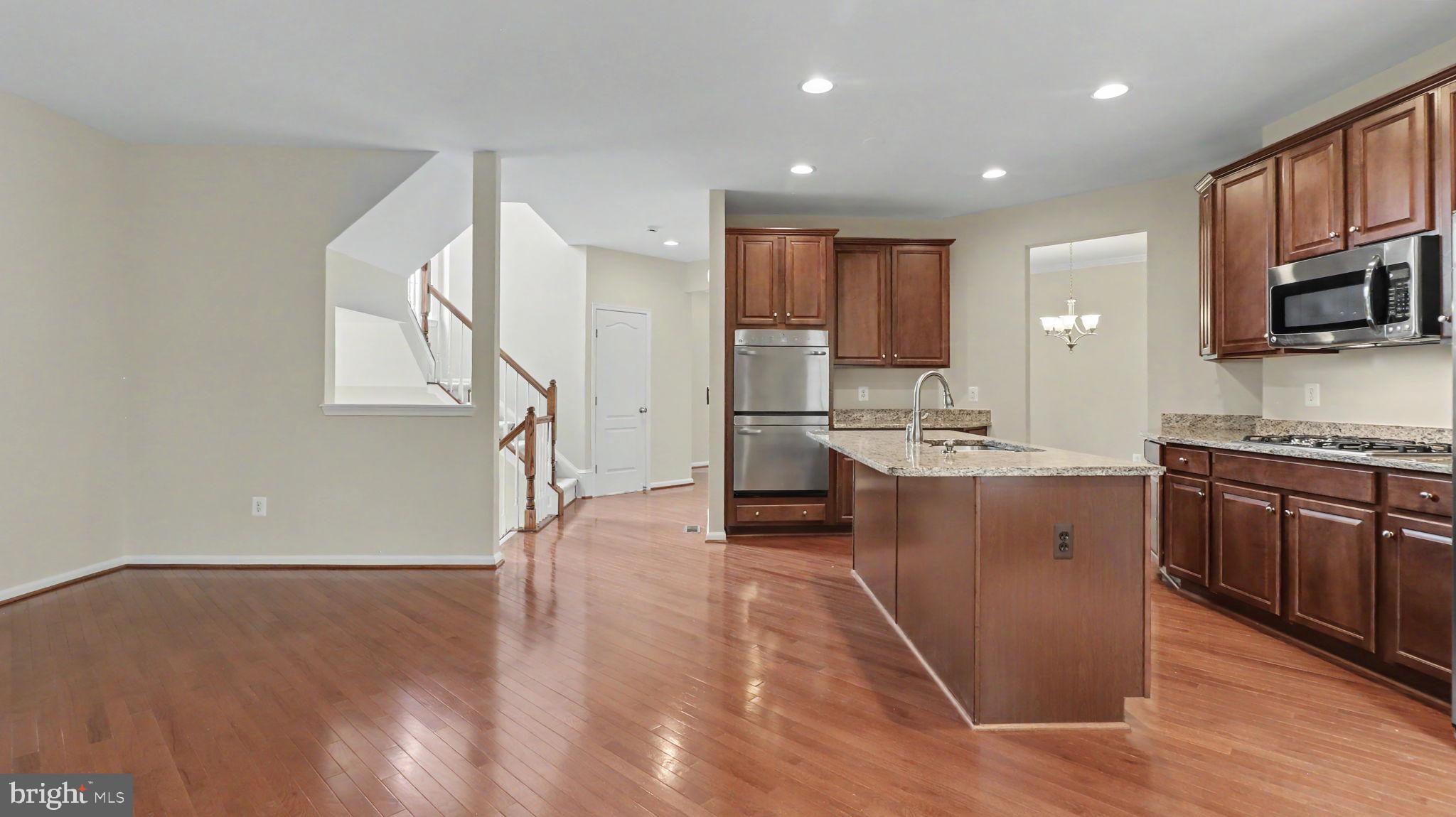 42371 TRELLIS SQUARE