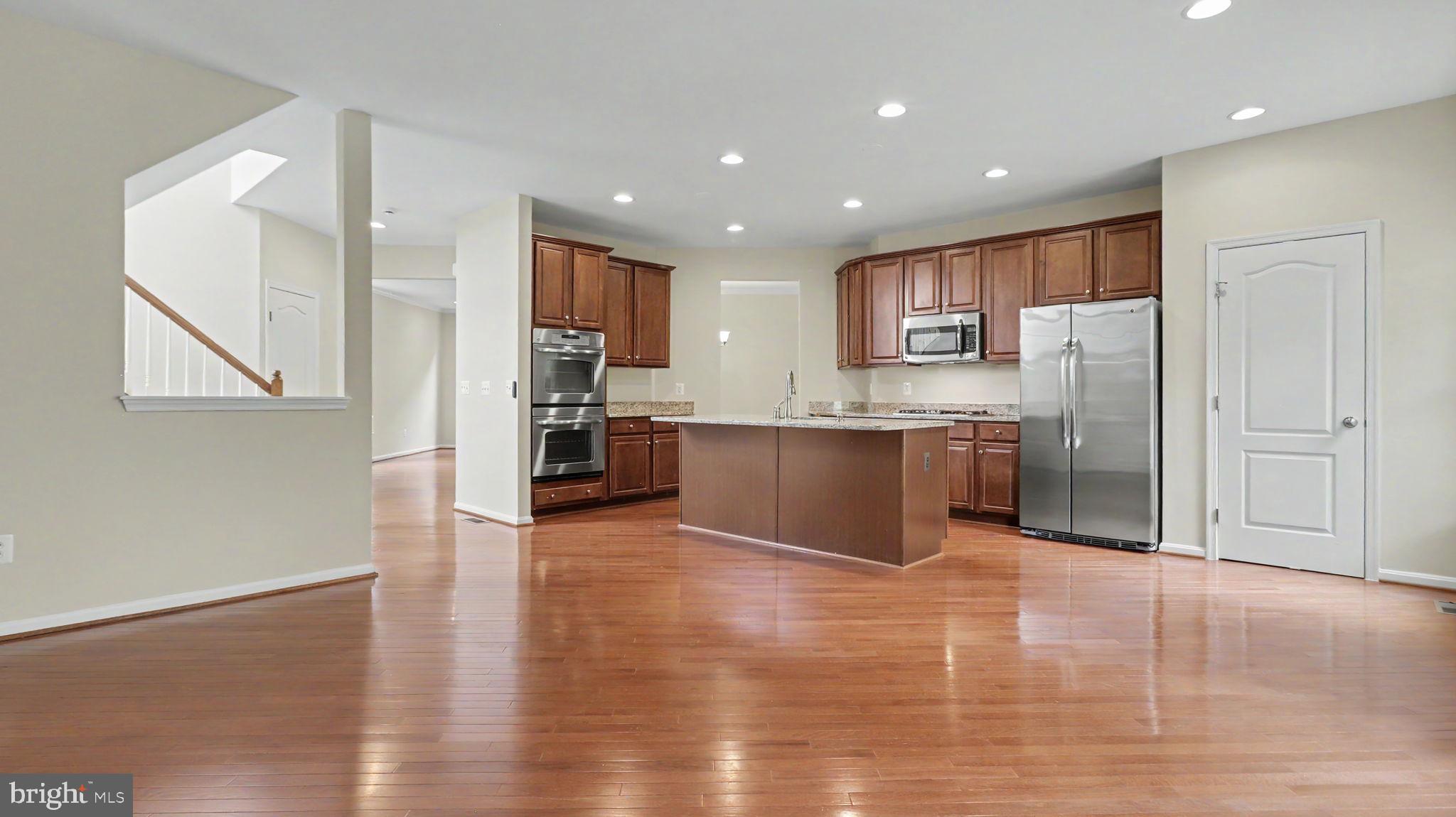 42371 TRELLIS SQUARE