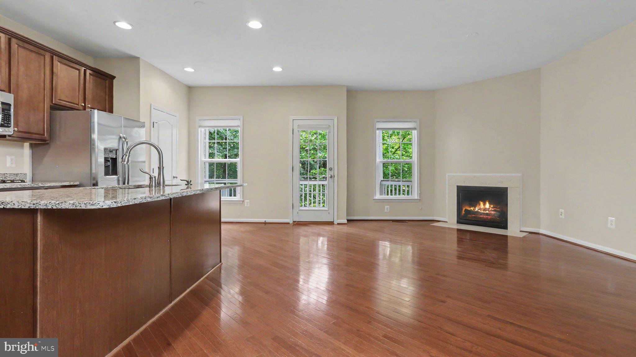 42371 TRELLIS SQUARE