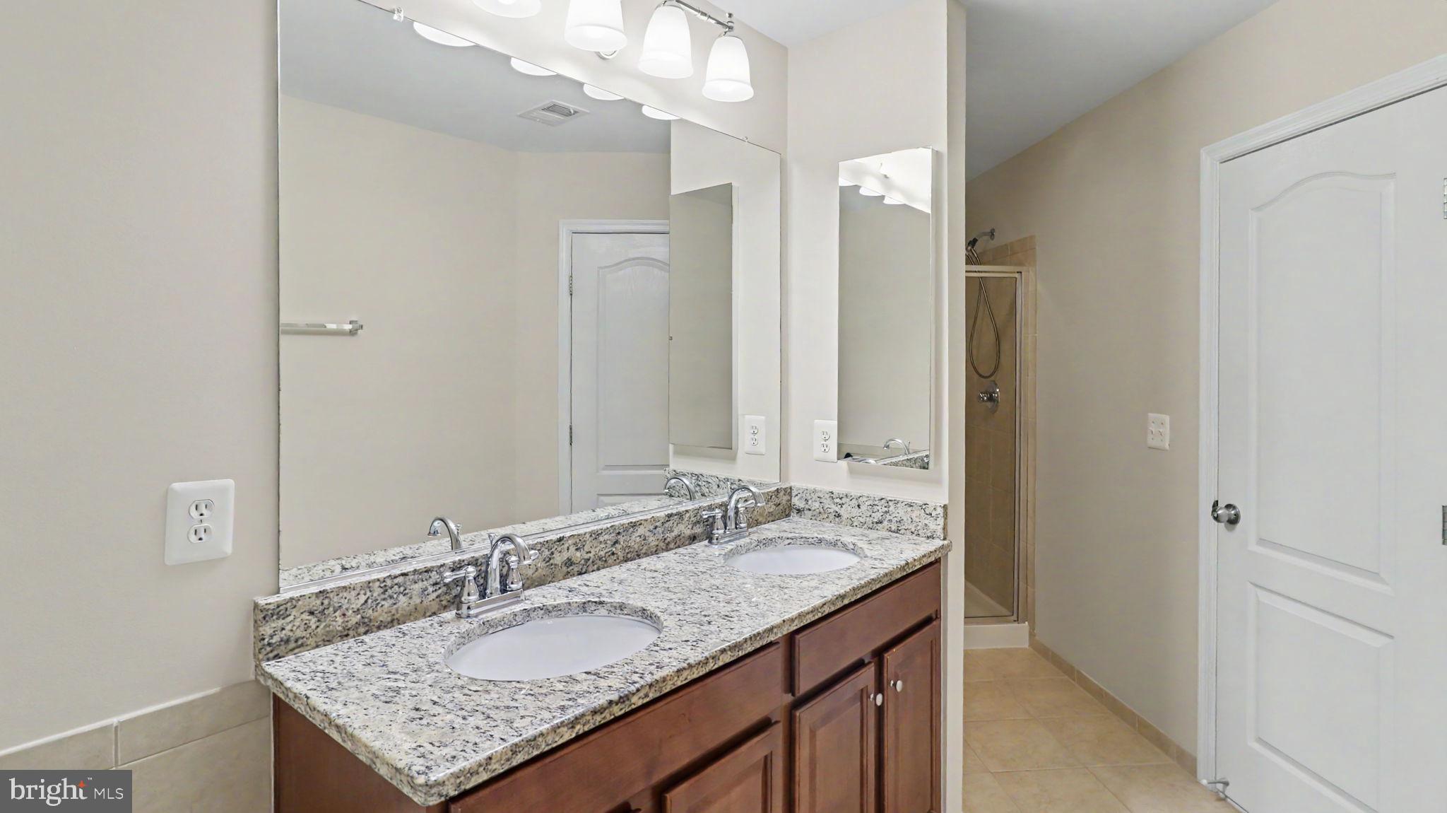42371 TRELLIS SQUARE
