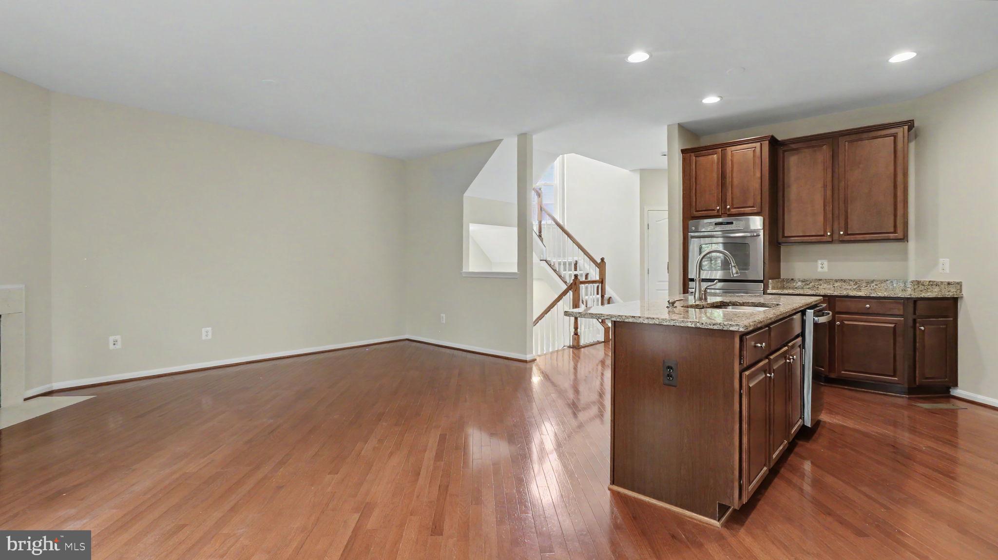 42371 TRELLIS SQUARE