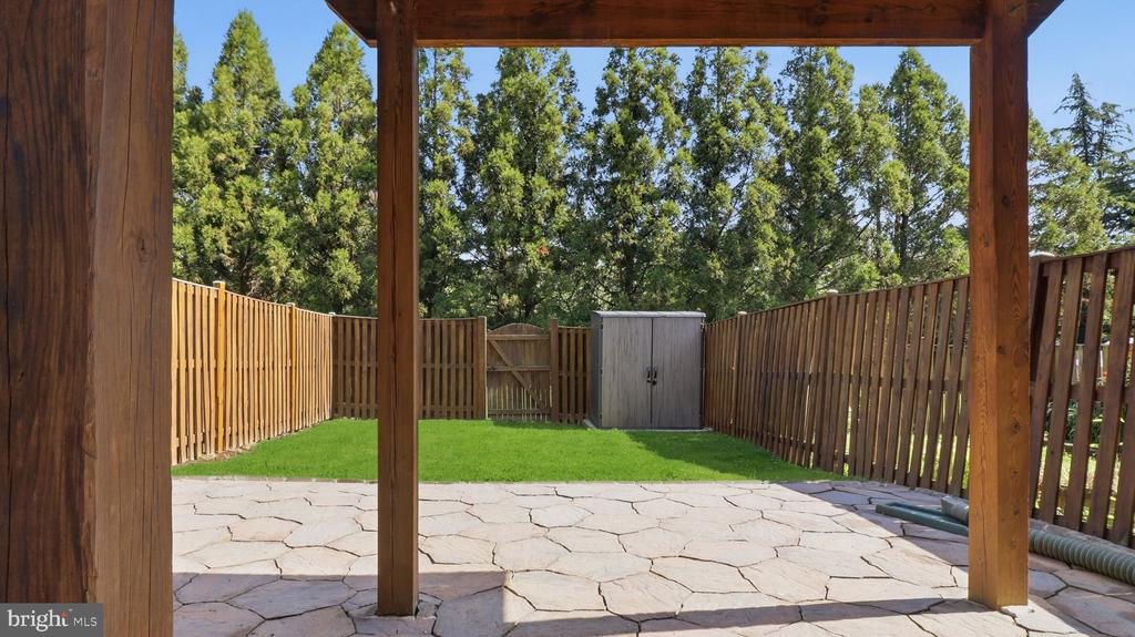 406 LEEDS RIDGE COURT