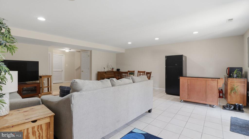 406 LEEDS RIDGE COURT
