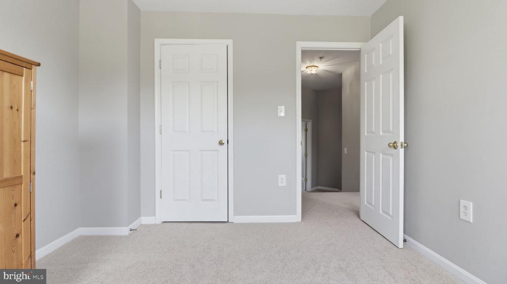 406 LEEDS RIDGE COURT