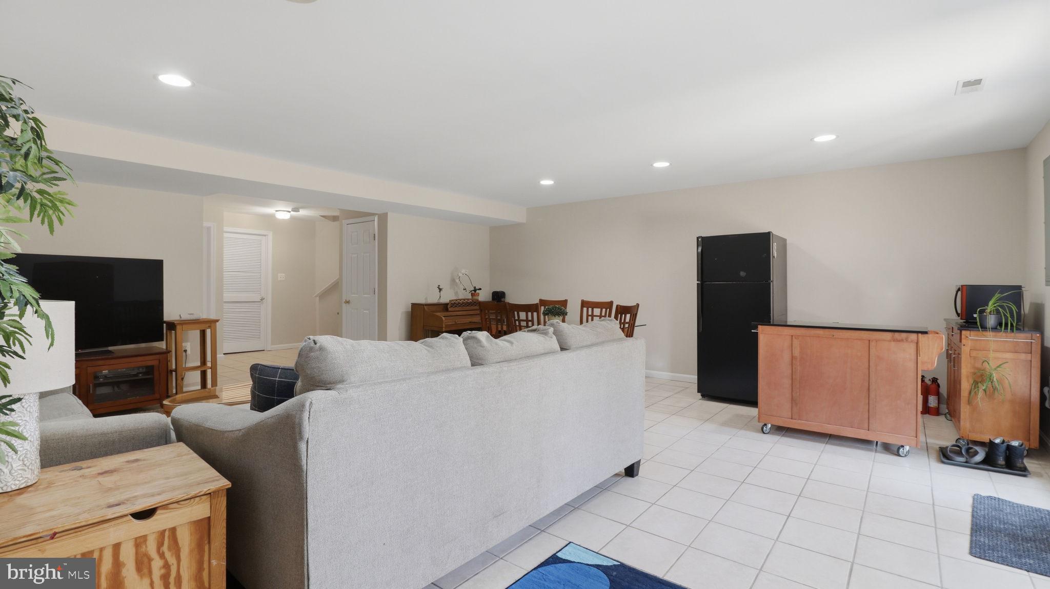 406 LEEDS RIDGE COURT