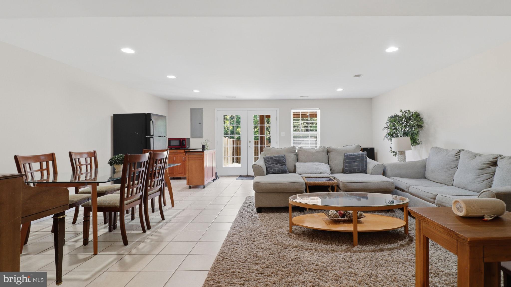 406 LEEDS RIDGE COURT