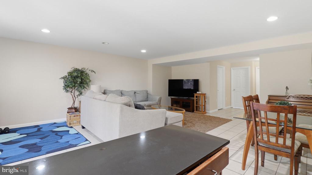 406 LEEDS RIDGE COURT