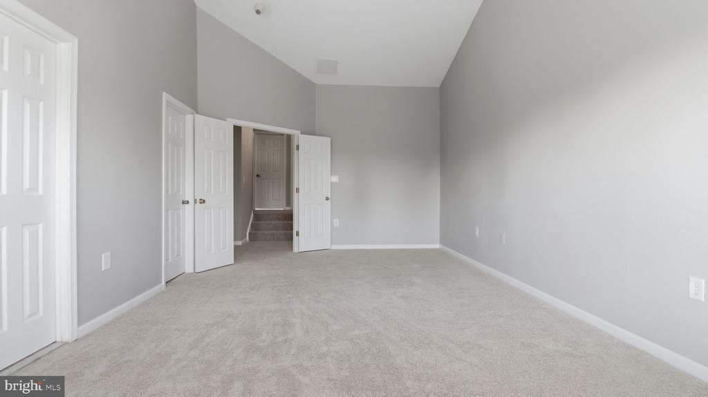 406 LEEDS RIDGE COURT
