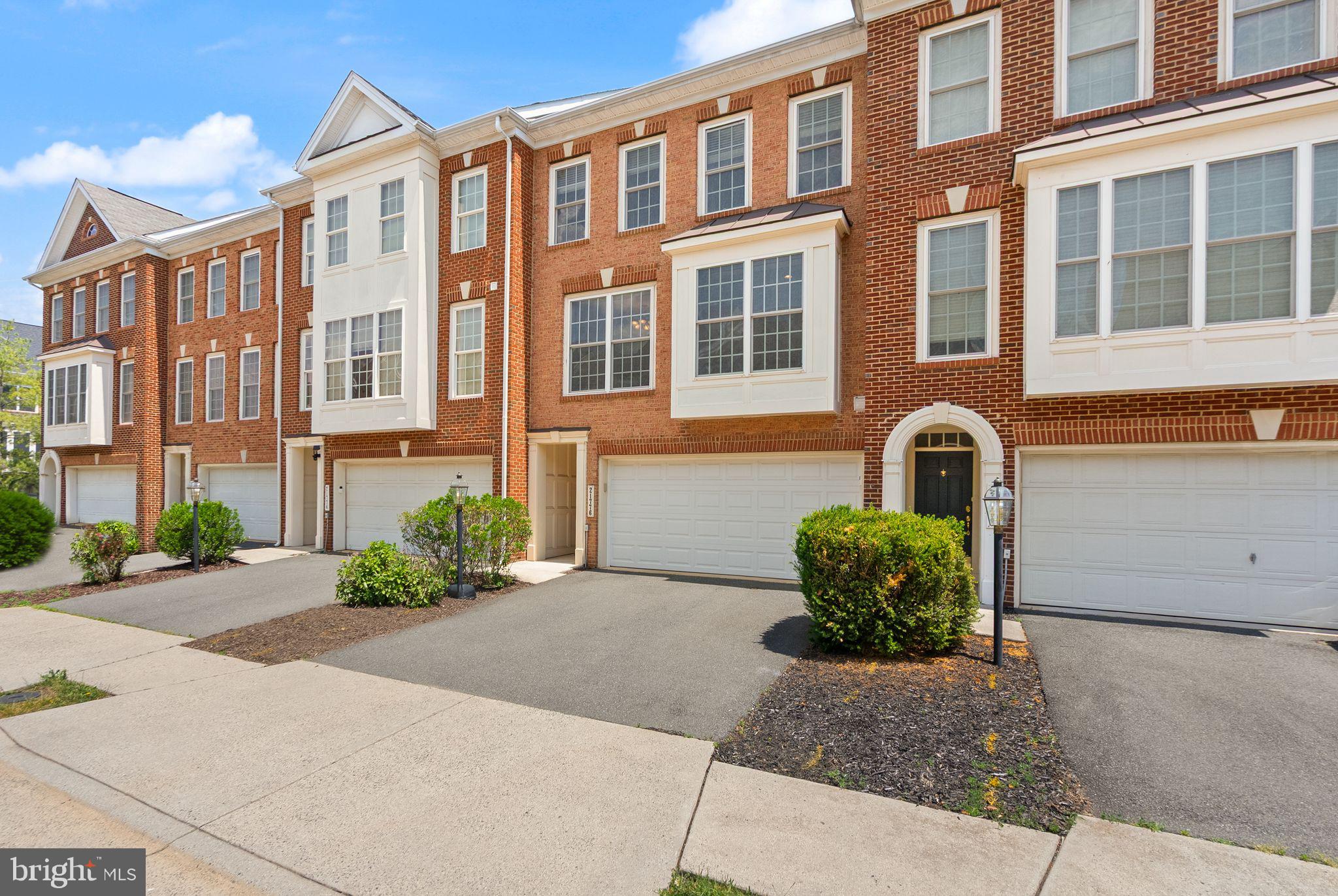 21776 LADYSLIPPER SQUARE