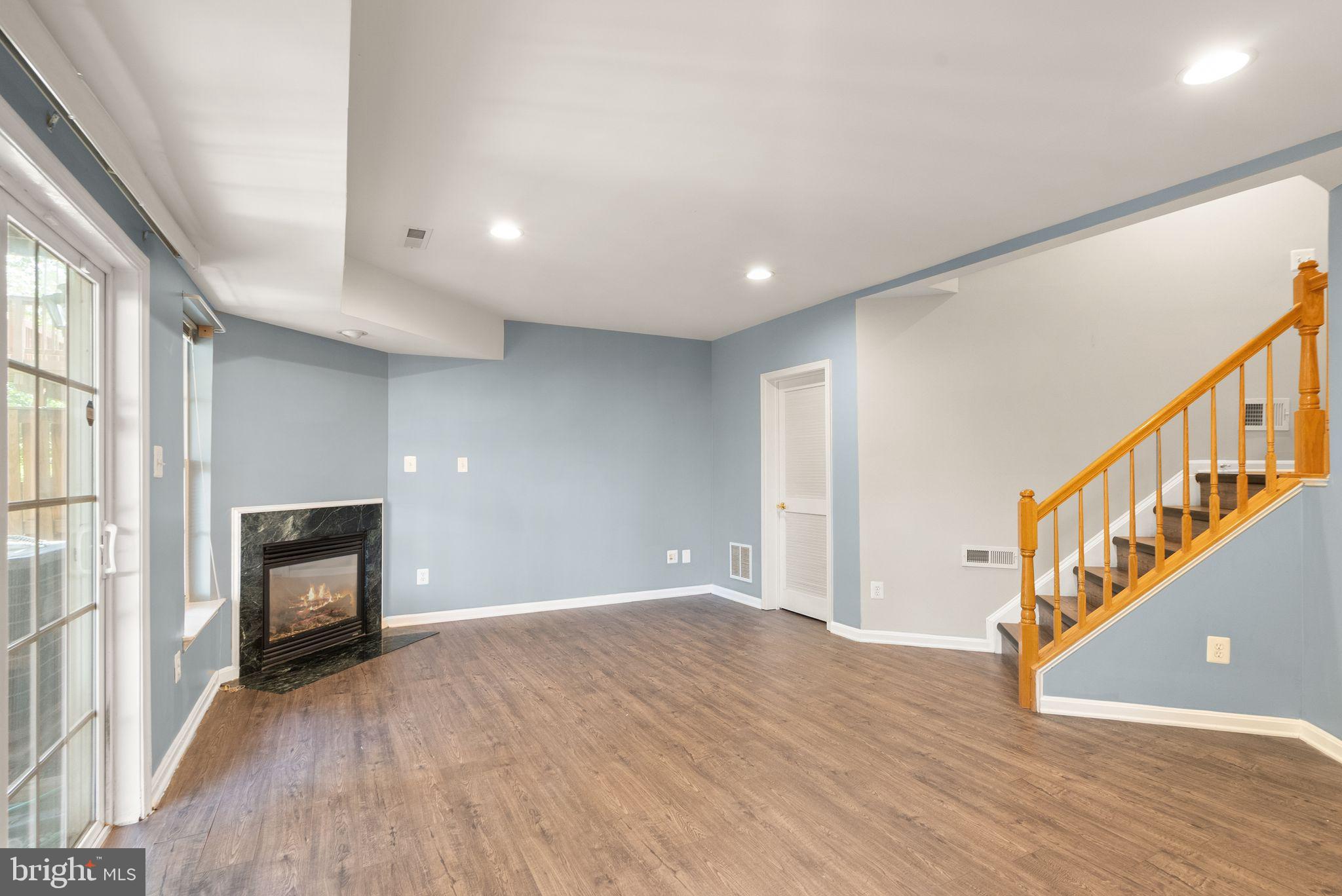 21776 LADYSLIPPER SQUARE