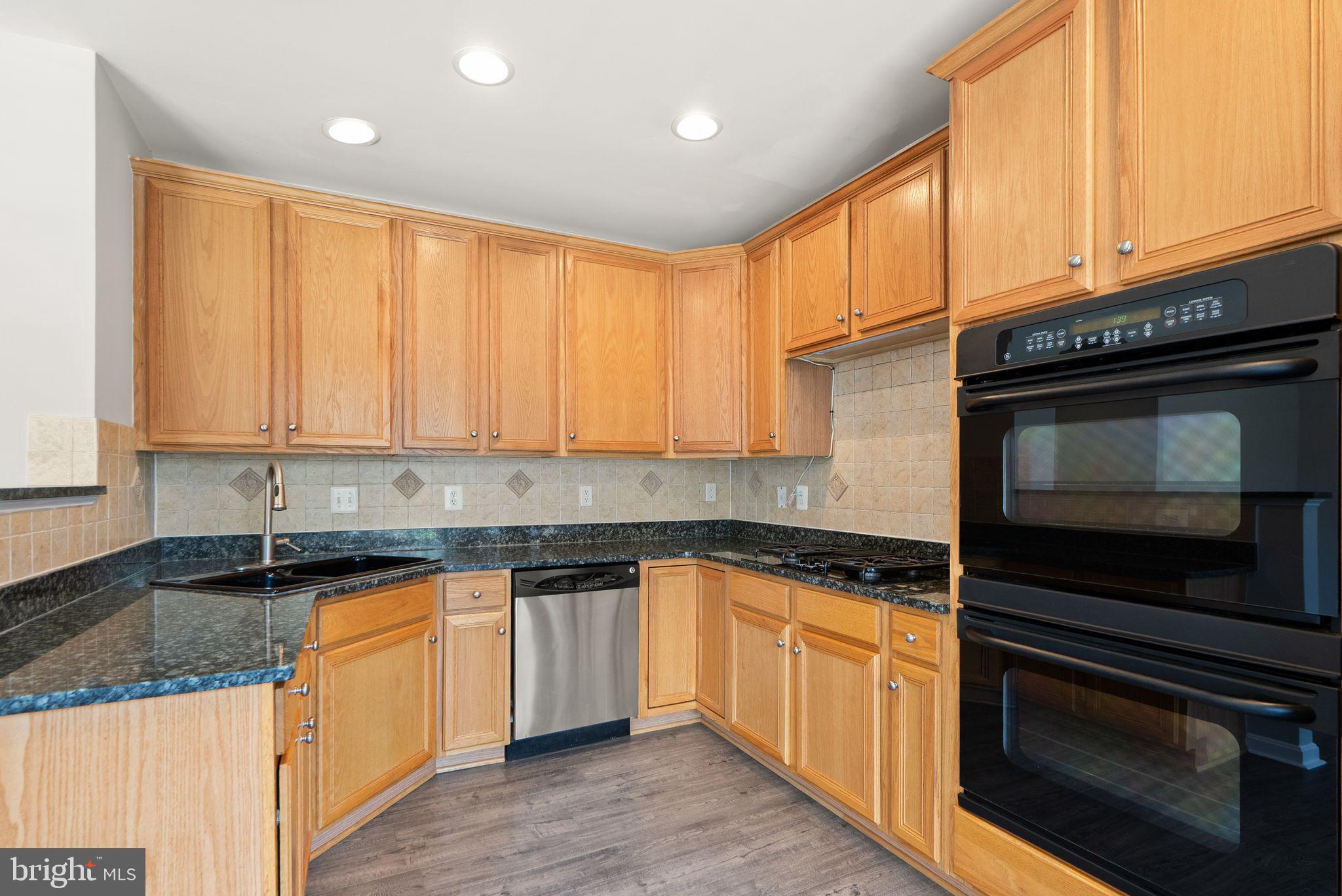 21776 LADYSLIPPER SQUARE