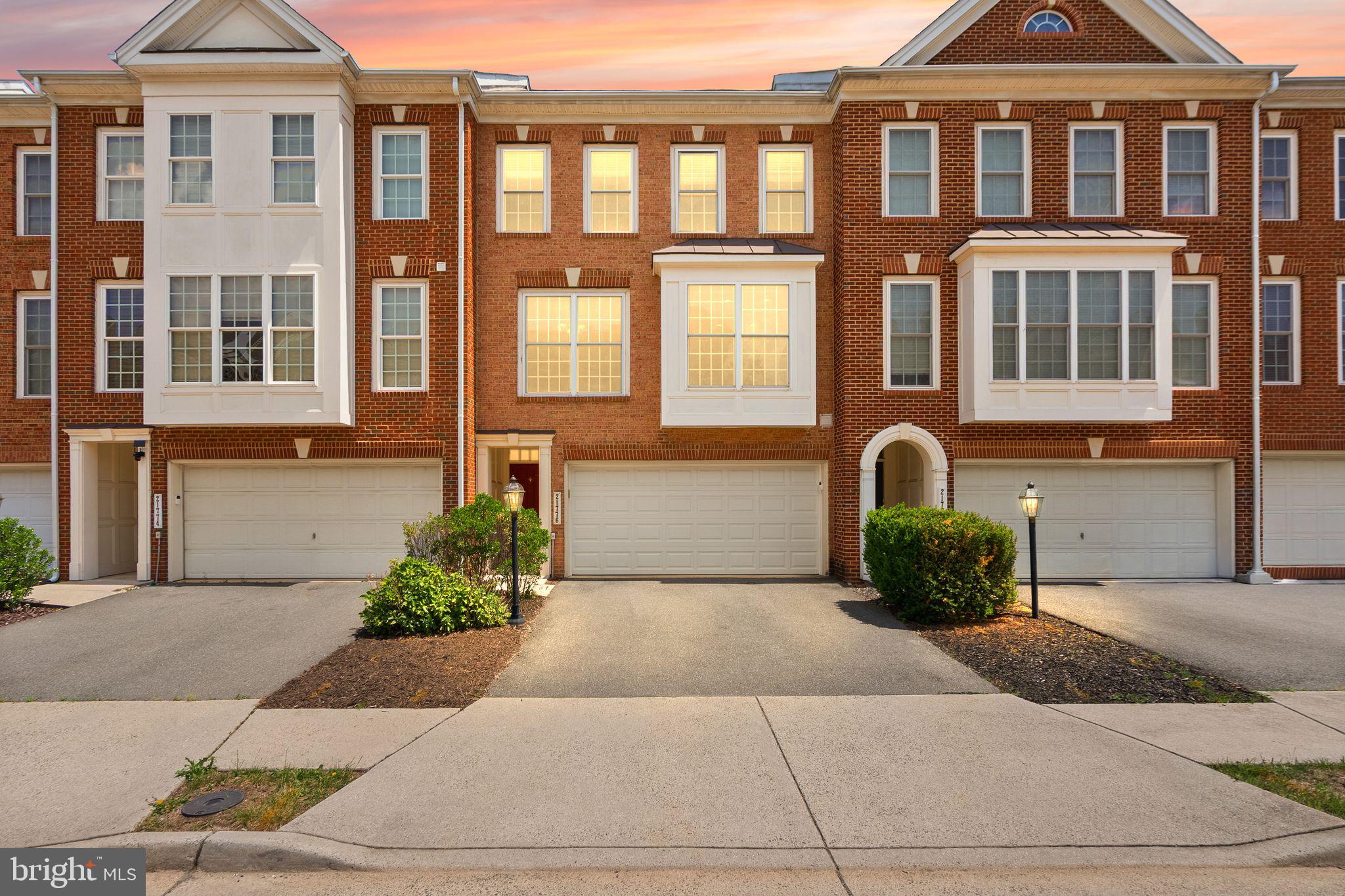21776 LADYSLIPPER SQUARE