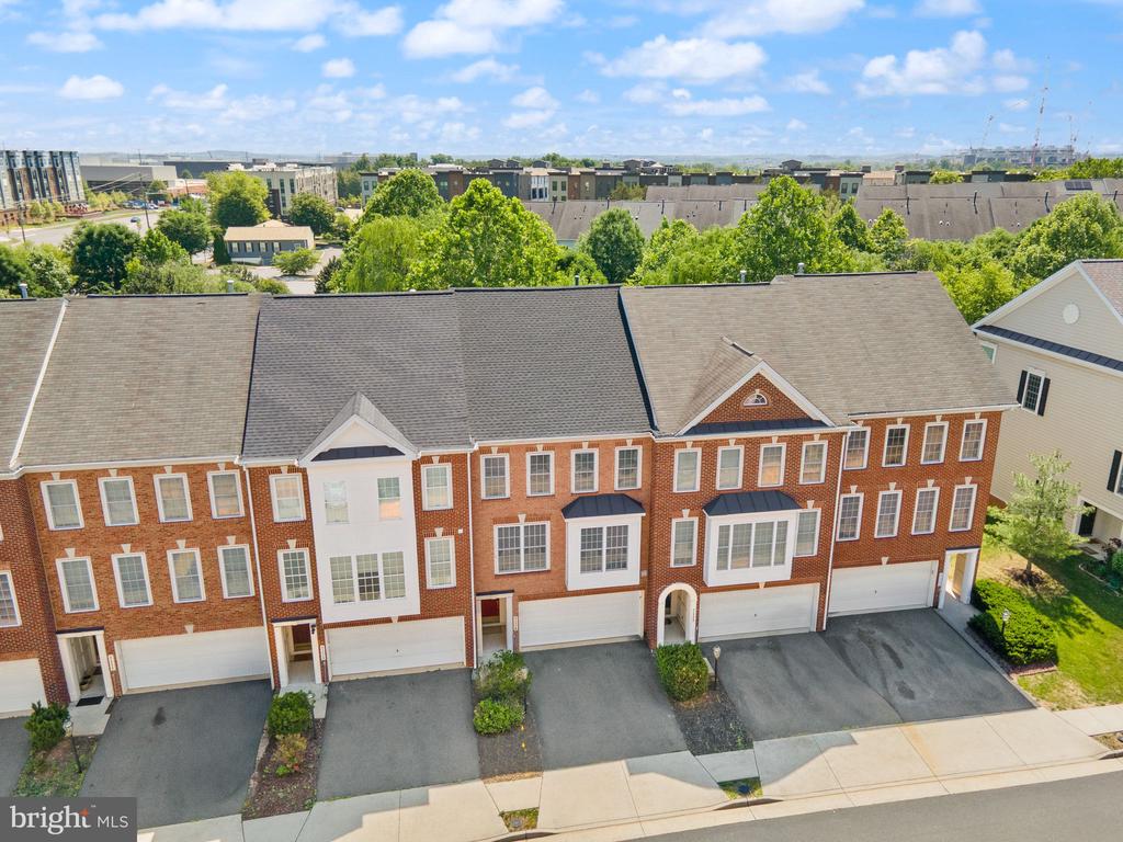 21776 LADYSLIPPER SQUARE