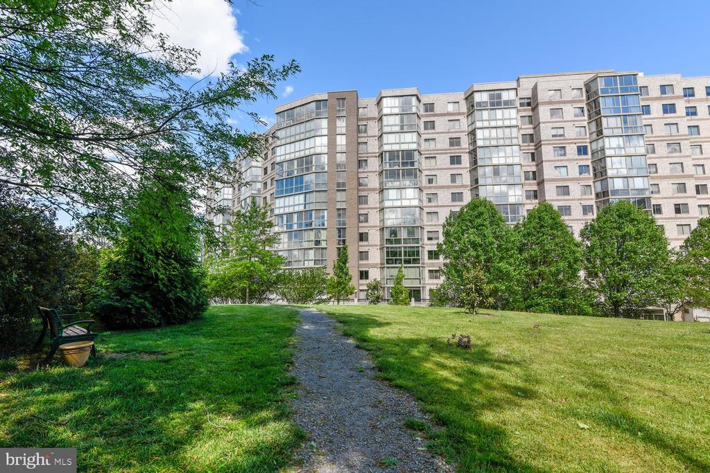 19355 CYPRESS RIDGE TERRACE 206