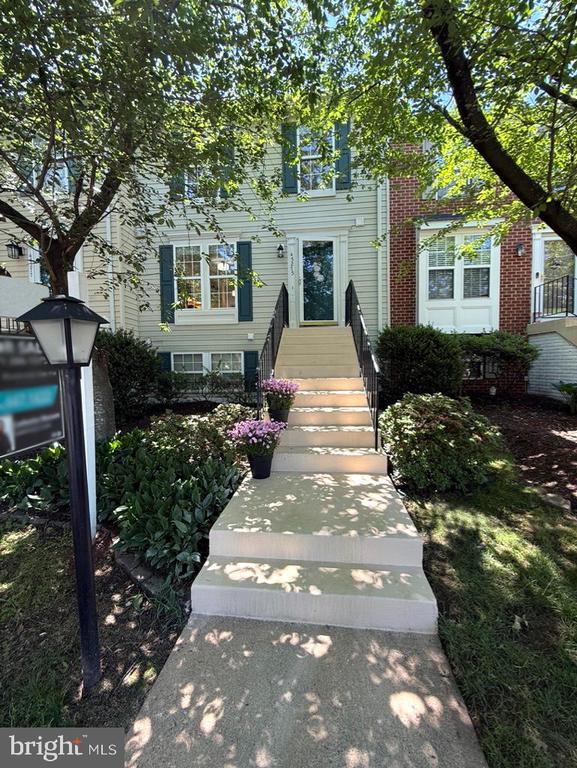 45275 GABLE SQUARE