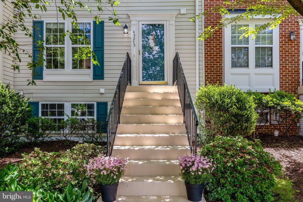 45275 GABLE SQUARE