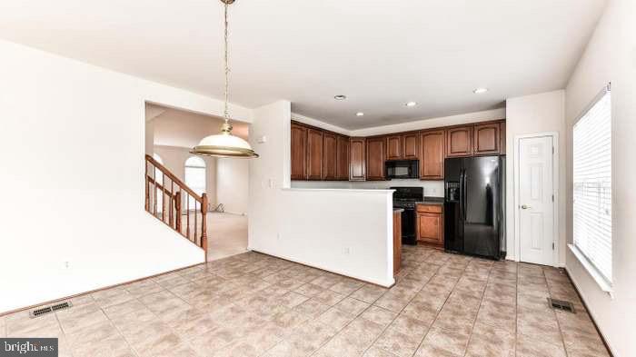 21759 LADYSLIPPER SQUARE