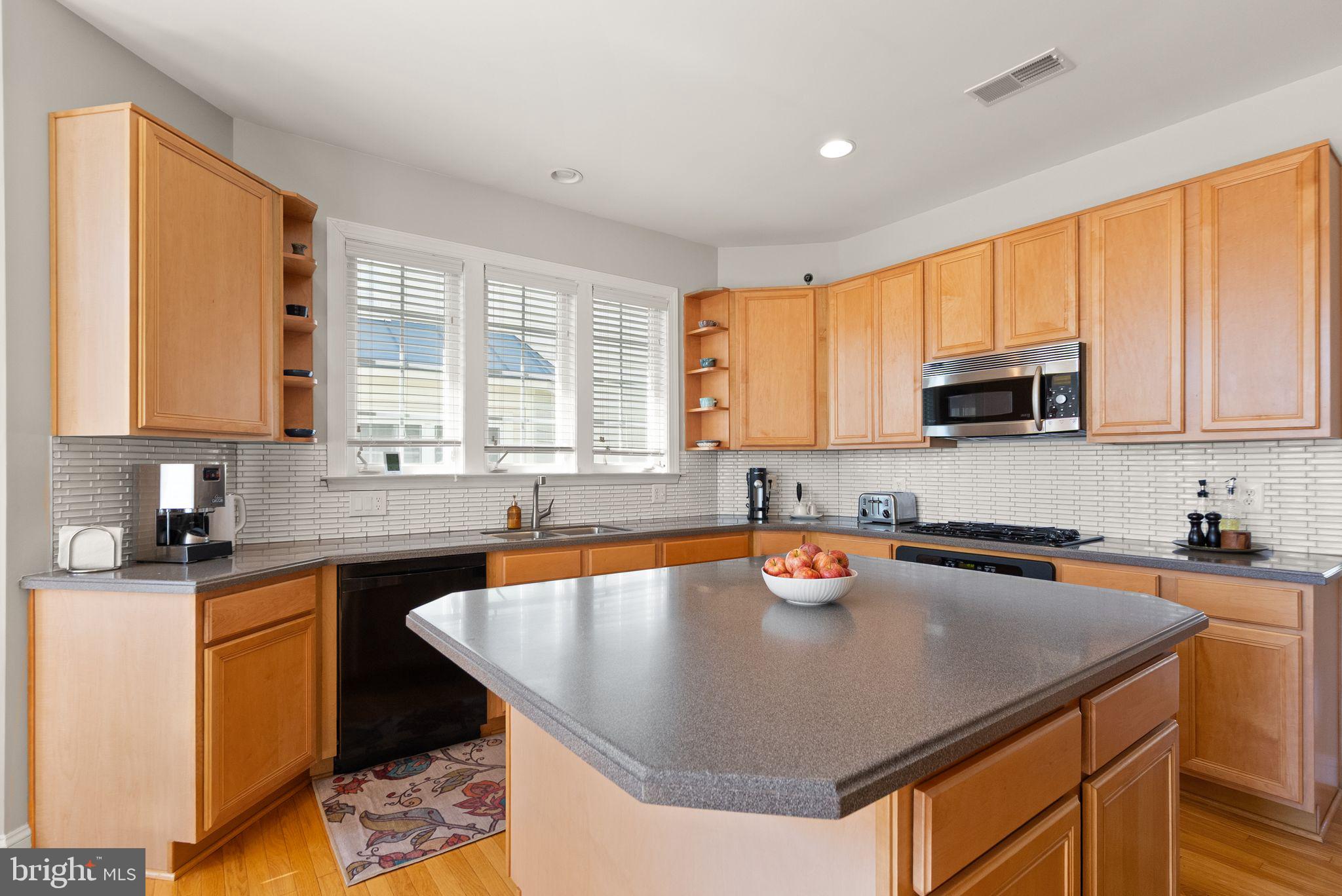612 GREYSANDS LANE