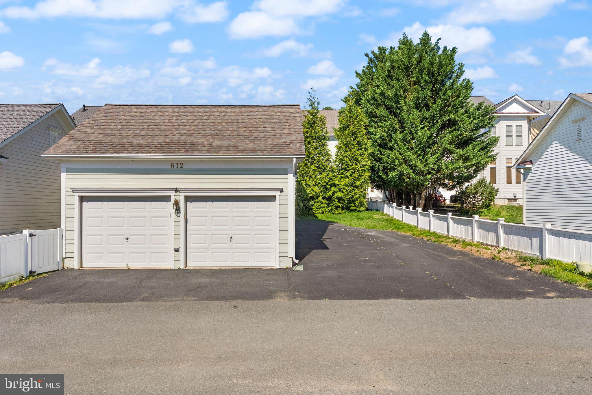 612 GREYSANDS LANE