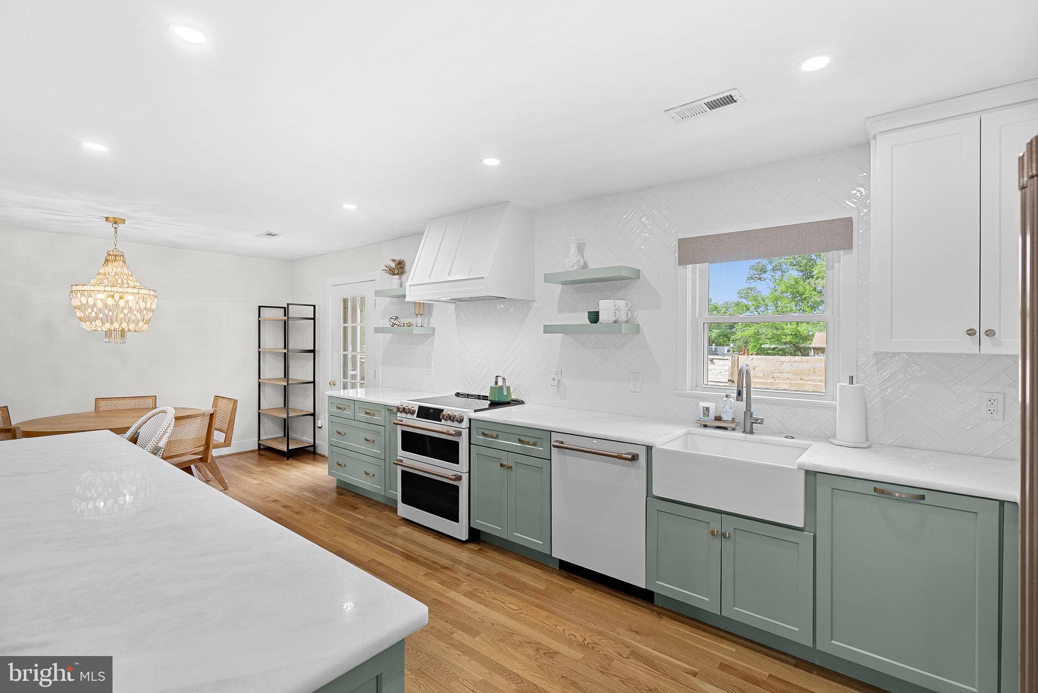 10 HAMILTON TERRACE DRIVE