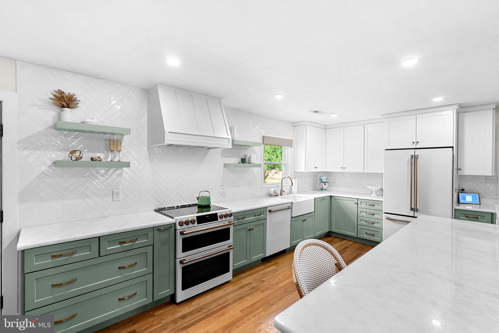 10 HAMILTON TERRACE DRIVE