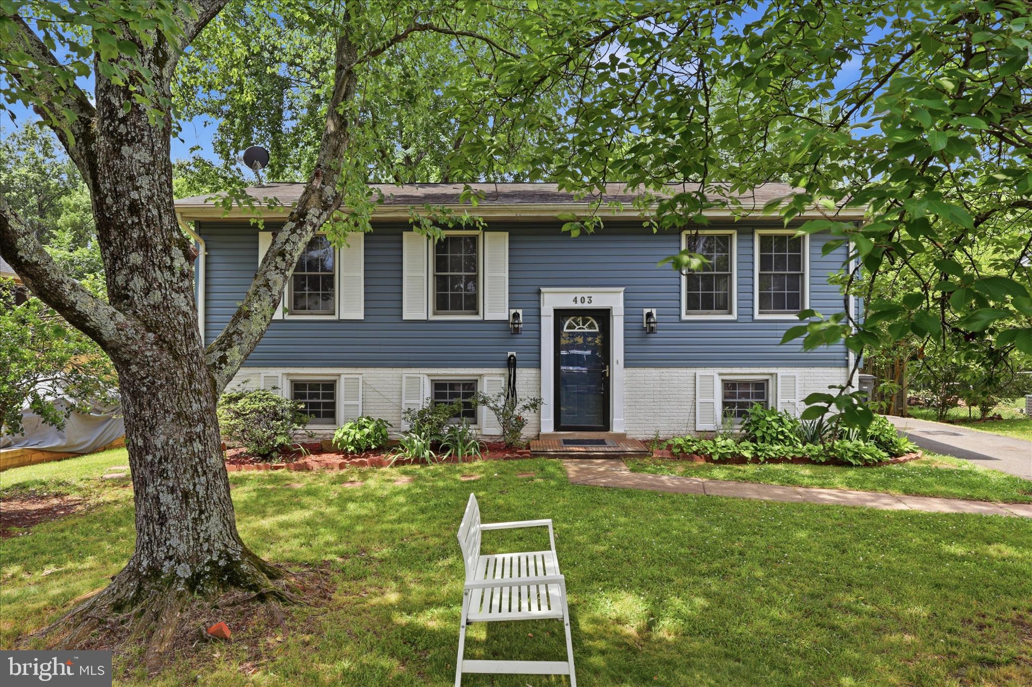 403 E LAUREL AVENUE