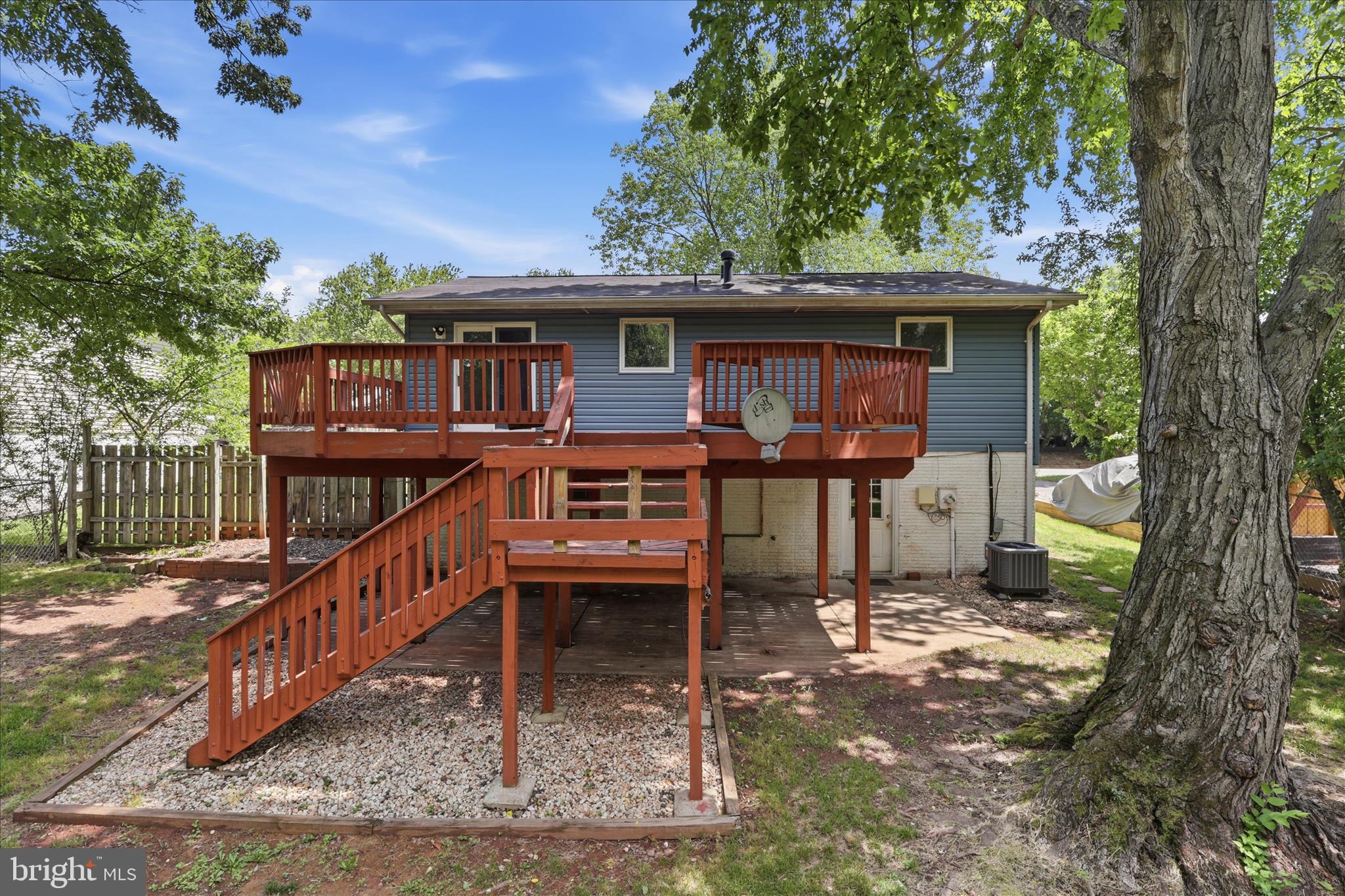 403 E LAUREL AVENUE