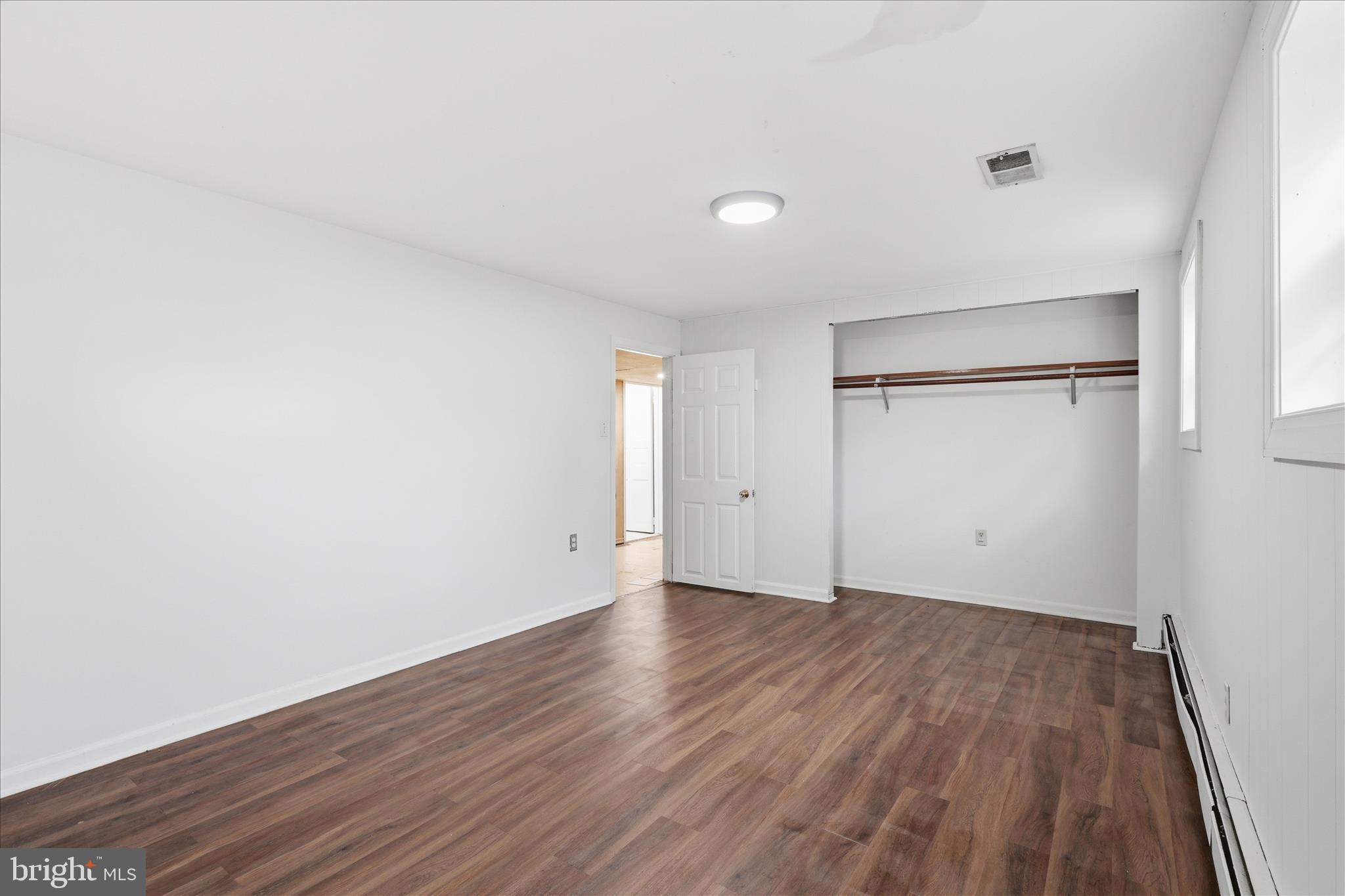 403 E LAUREL AVENUE