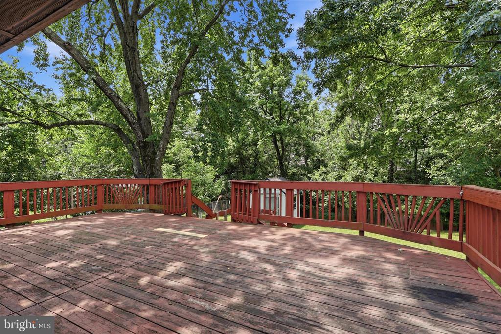 403 E LAUREL AVENUE